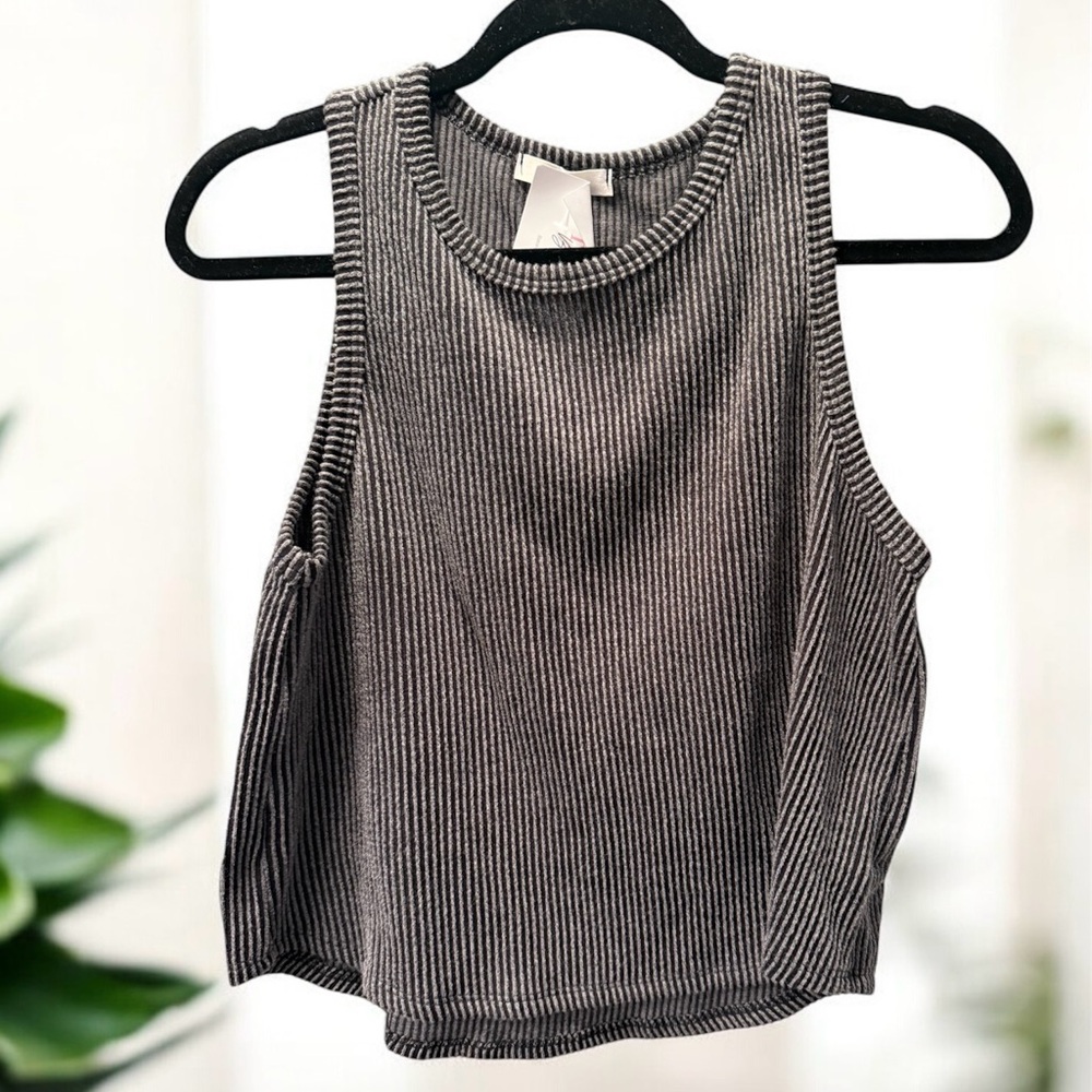 Tres Bien NWT Ribbed Tank Small